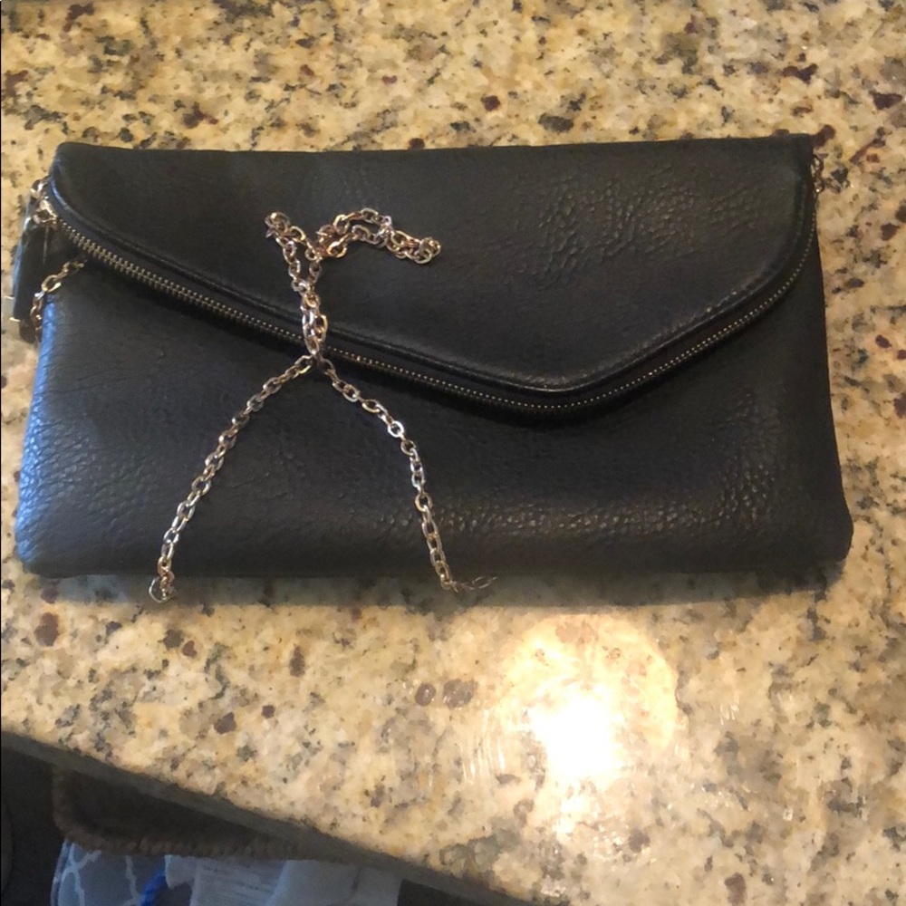 Cross body black bag with gold chain strap